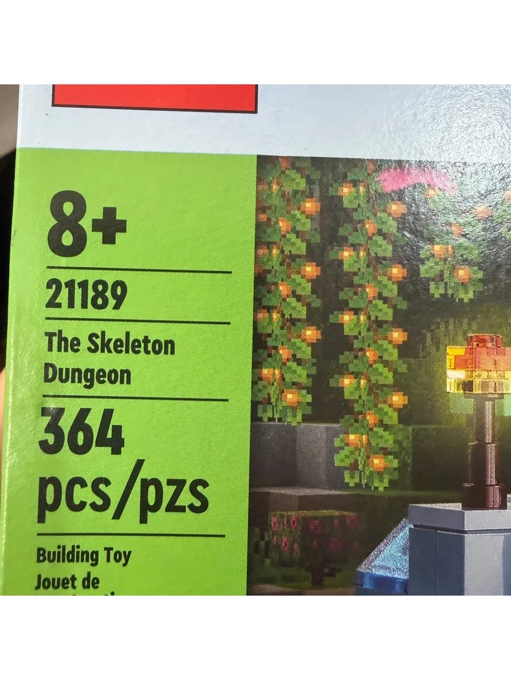 Minecraft the Skeleton Dungeon Lego set 21189 new in box with light box wear